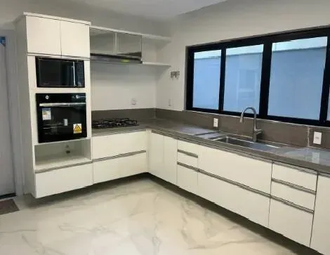 Casa com cozinha fechada e fogão a gás — photo 2