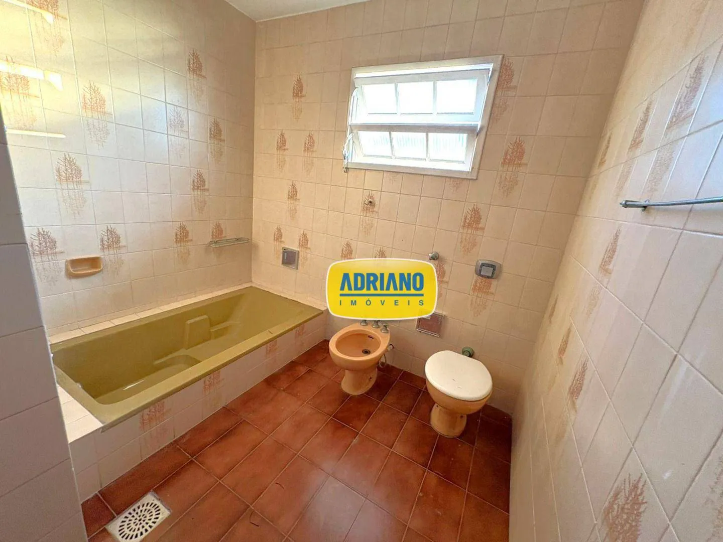 House with 5 bedrooms and 4 parking spaces, 400 m² — photo 19