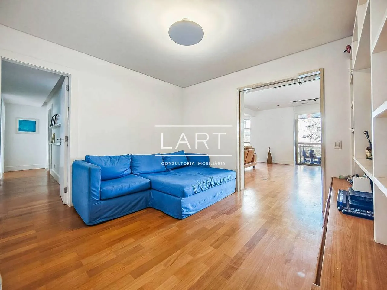 Furnished 3-bedroom apartment with 4 bathrooms and 240 m² — photo 14