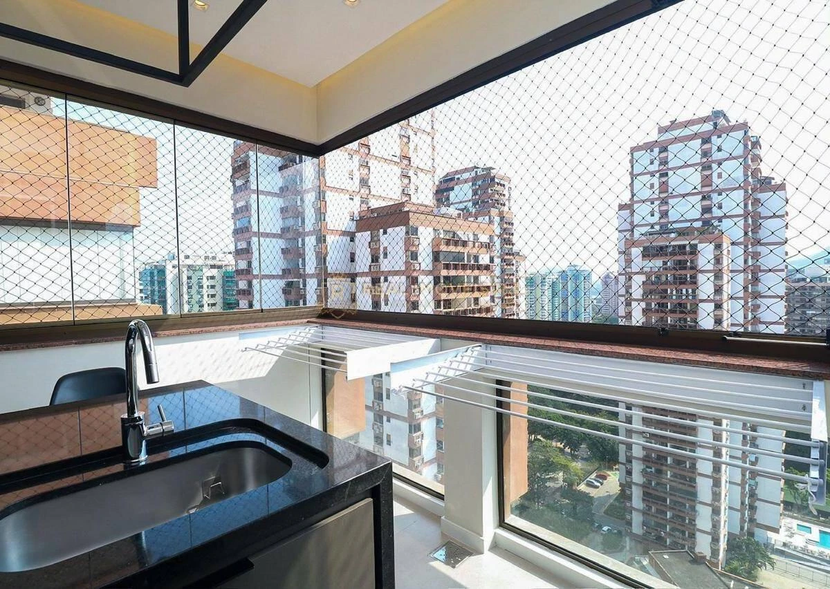 Furnished 1-bedroom apartment with city views — photo 27