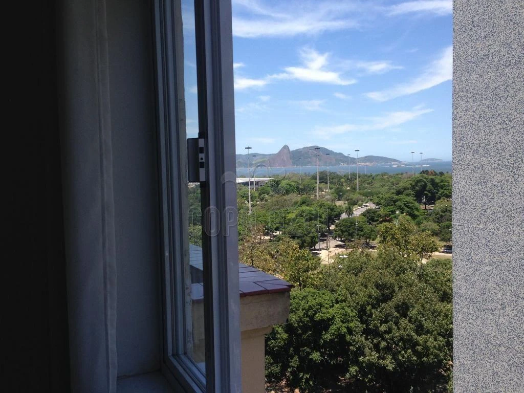 45 m² one-bedroom apartment with living room and balcony