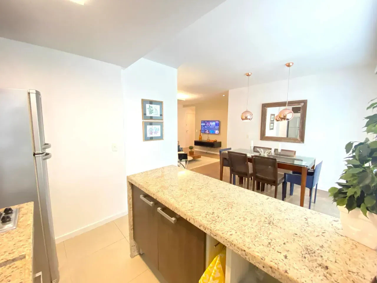 Furnished 2-bedroom apartment with 2 bathrooms — photo 11