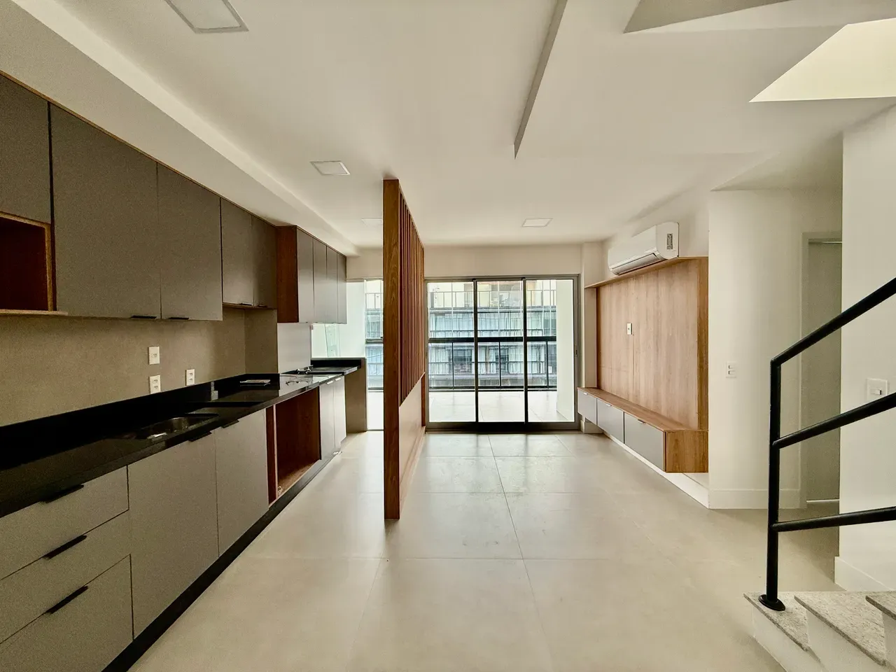 2-bedroom apartment with a water view — photo 2