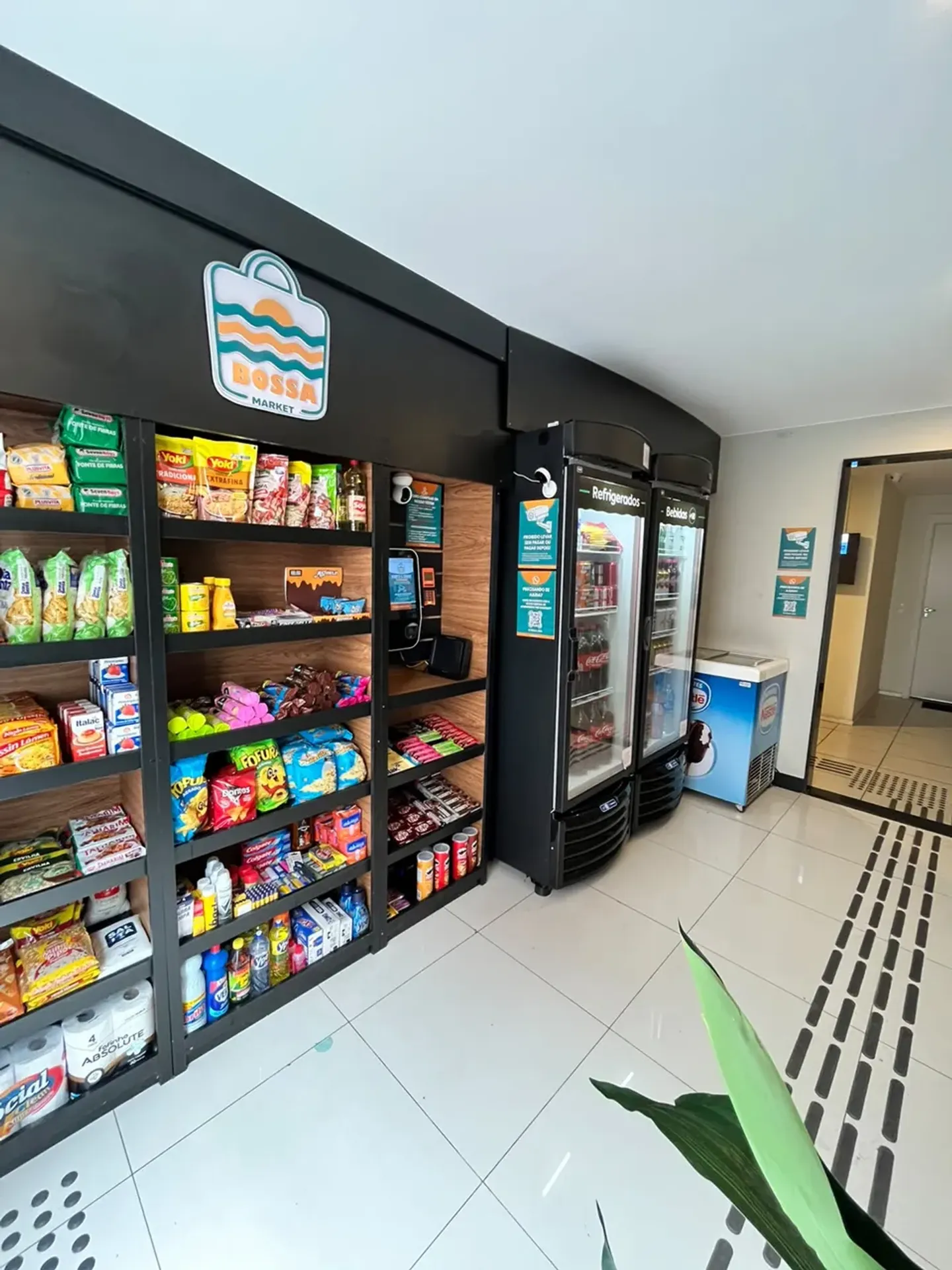 One-bedroom apartment in a building with a gym — photo 14