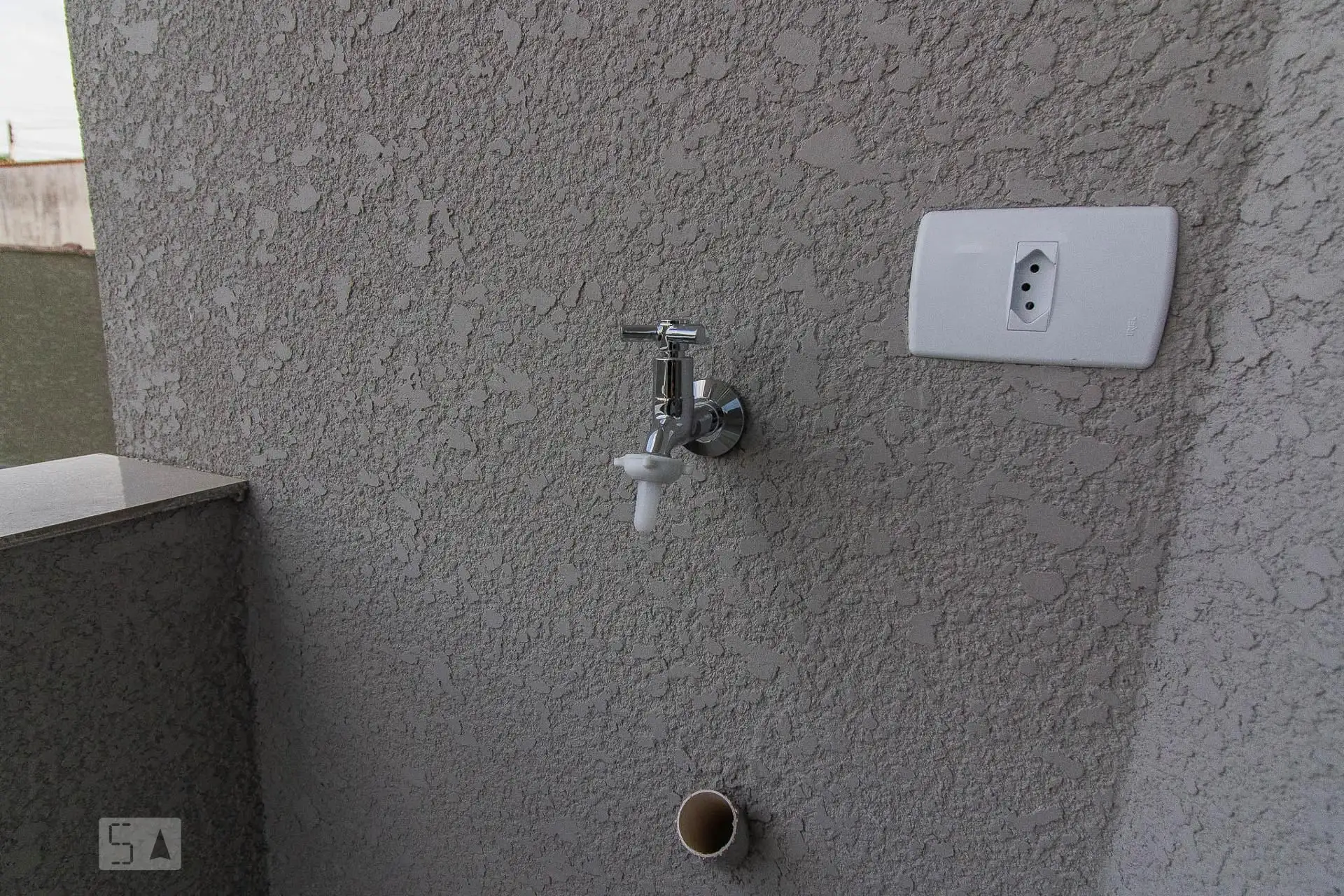 Unfurnished studio with 1 bedroom and a balcony — photo 8