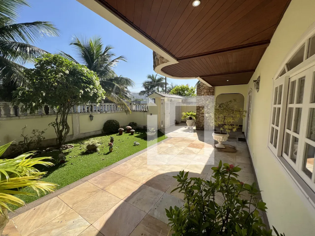 House with 4 suites and 5 parking spaces plus balcony BBQ — photo 4