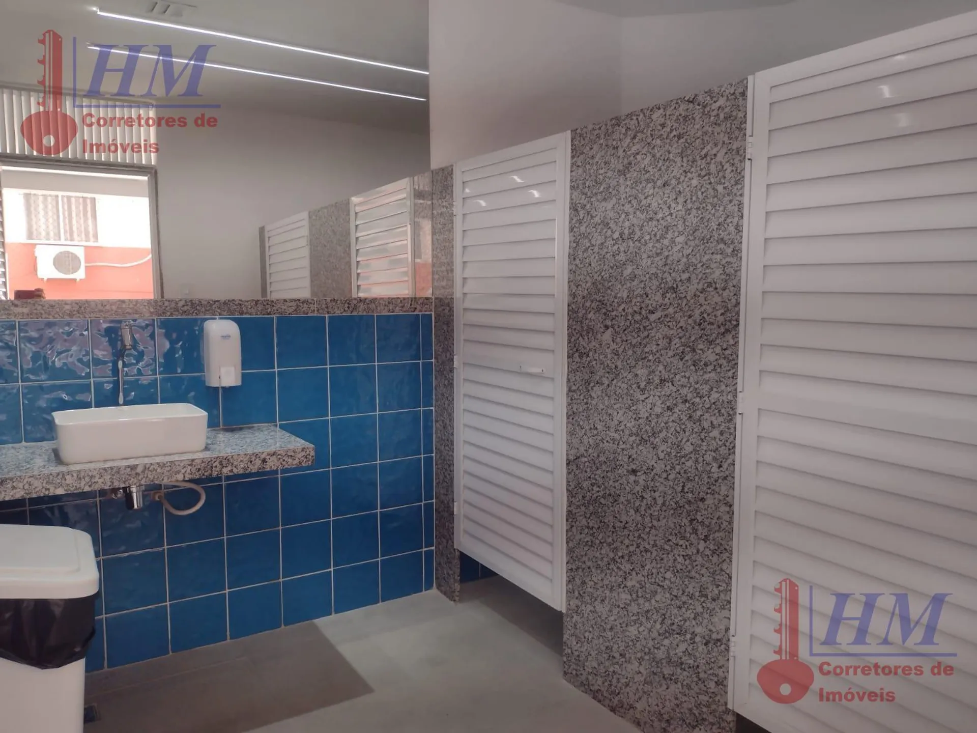 Furnished apartment, 67 m², with a glass-enclosed balcony — photo 40