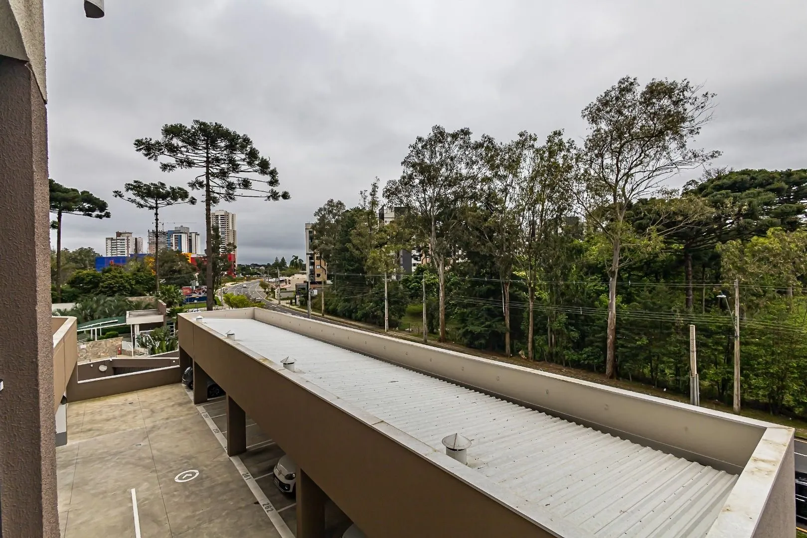Furnished apartment, 78 m², with a glass-enclosed balcony — photo 11