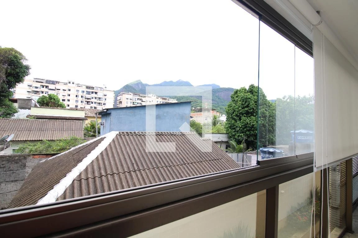 Furnished 2-bedroom apartment with glass balcony — photo 55