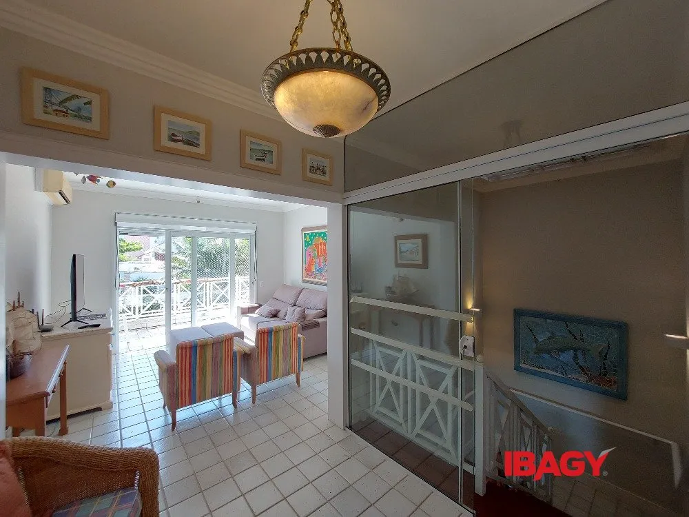 Меблированный дом 518 м² с 5 спальнями и 4 суитами — photo 31