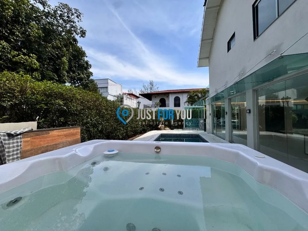 4-bedroom house with a jacuzzi in Rio de Janeiro — photo 23