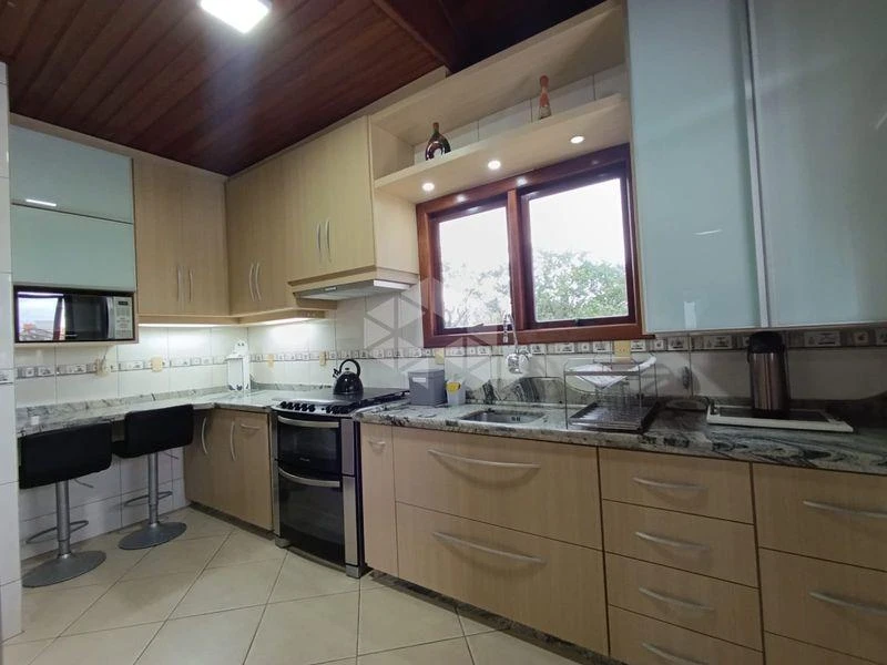 Casa de 3 dormitorios con balcón gourmet en Florianópolis — photo 26
