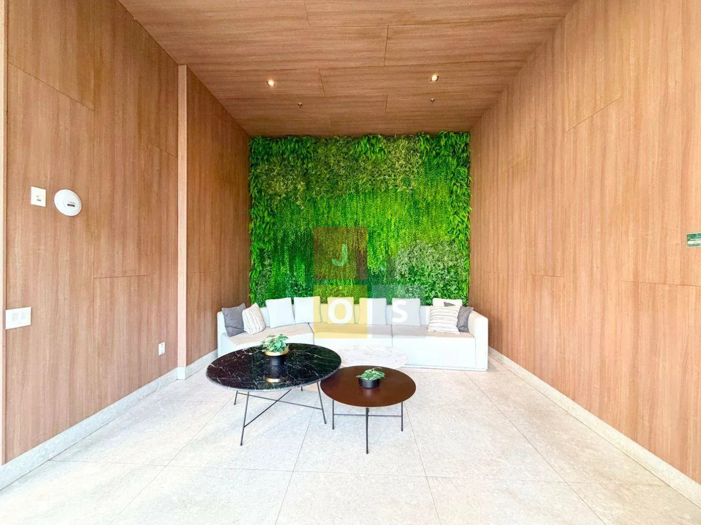 80 m² apartment with 2 bedrooms and a glass balcony — photo 96