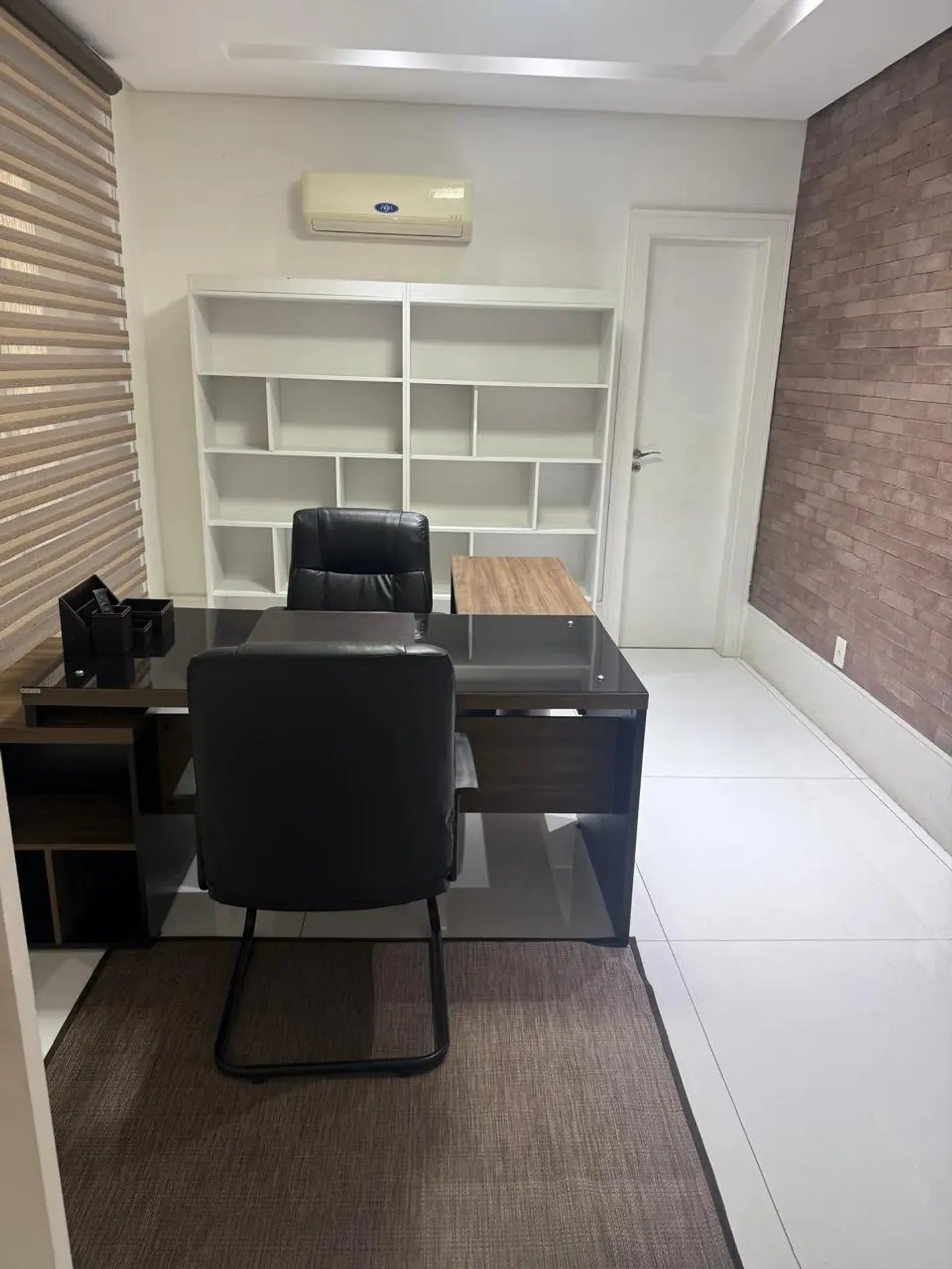 Furnished house, 400 m², with a grill on the balcony