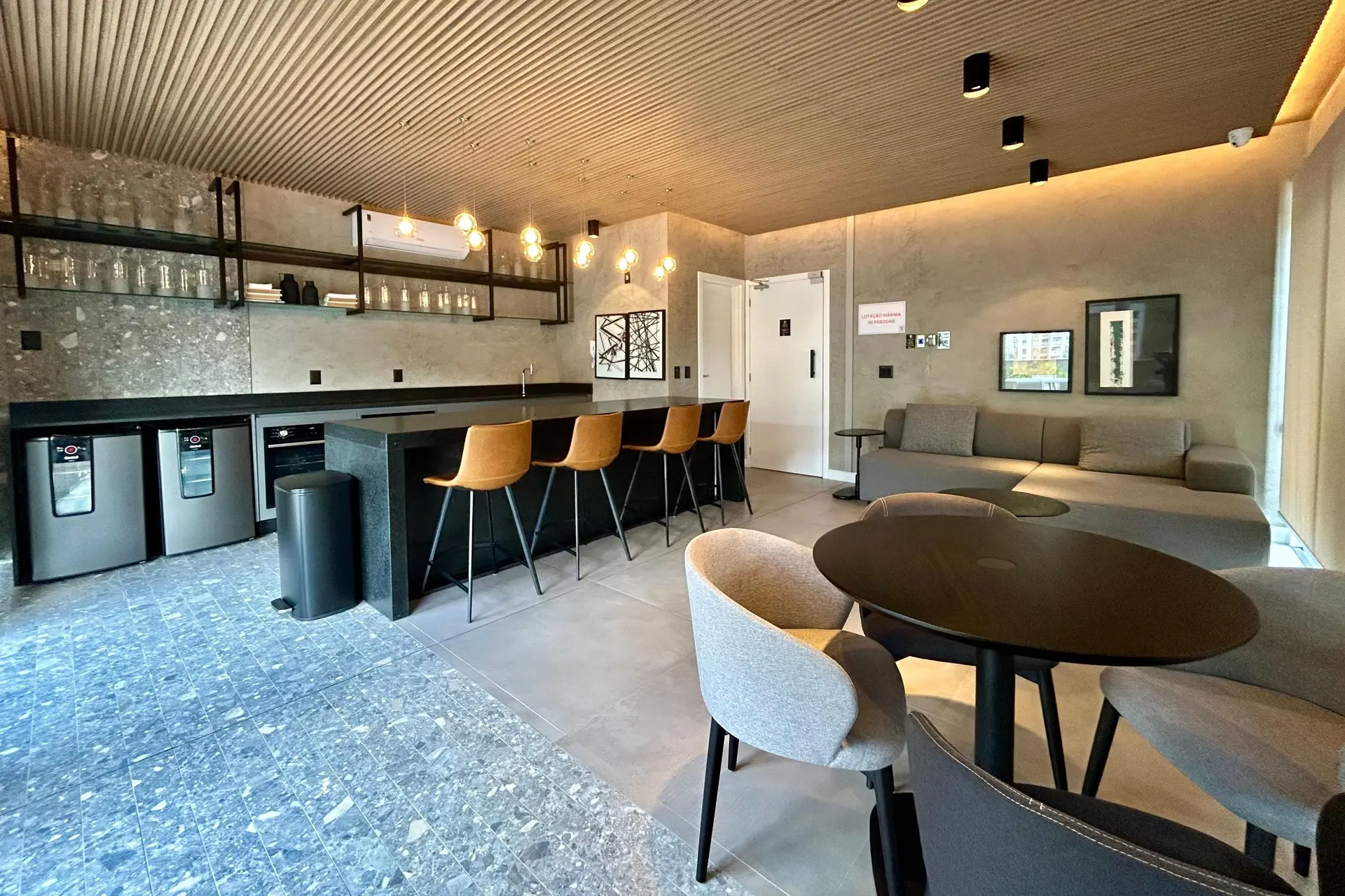Furnished apartment, 42 m², with a glass-enclosed balcony — photo 19