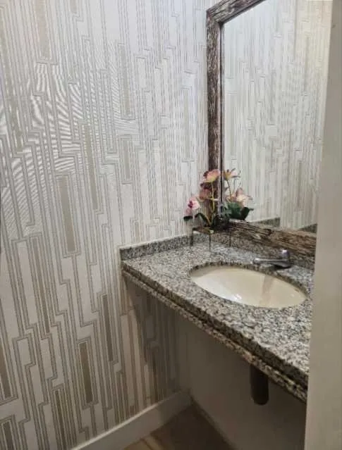 Apartment with 4 bedrooms and 5 bathrooms — photo 16