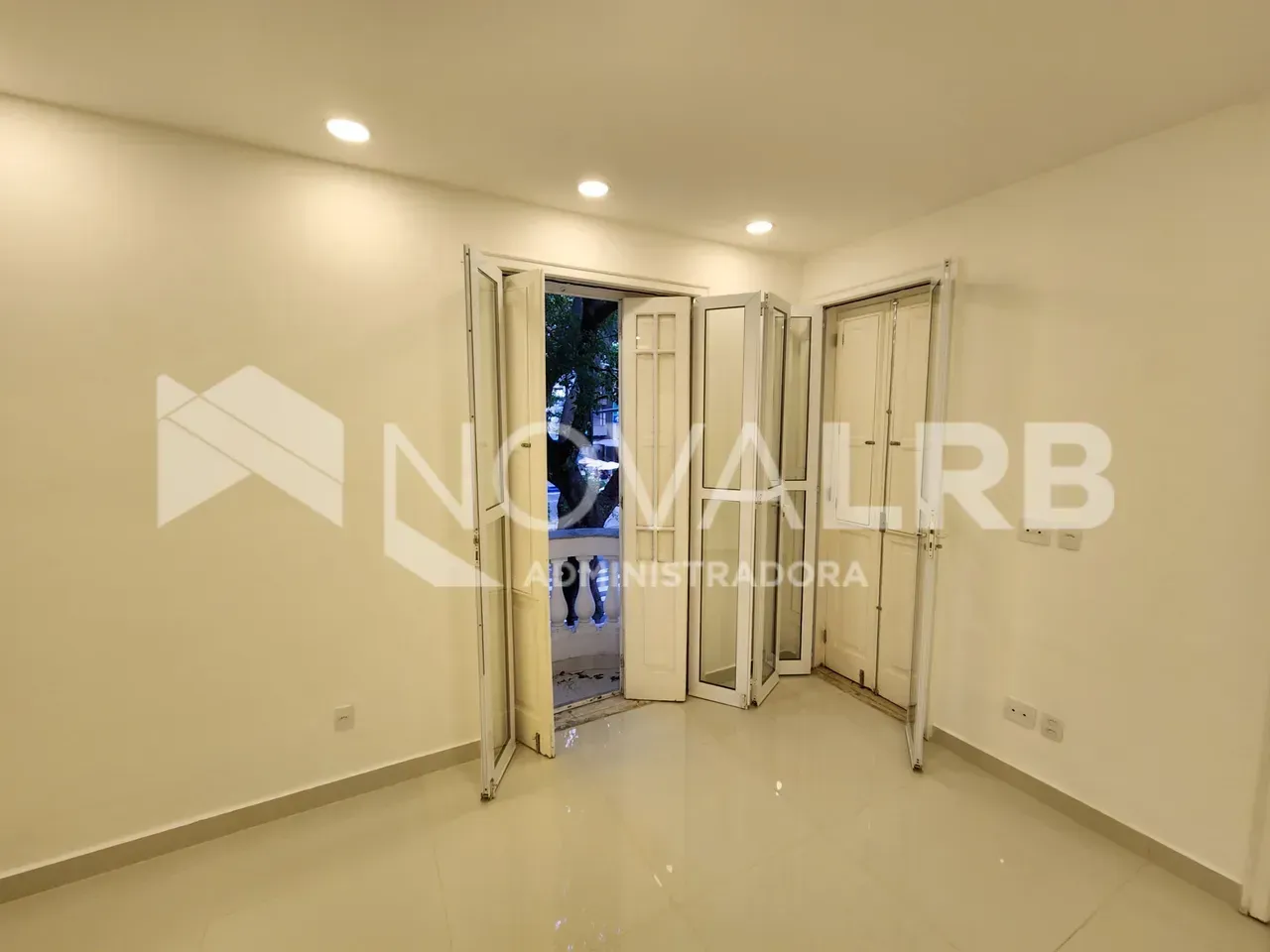3-bedroom apartment with 90 m² and closed kitchen — photo 4