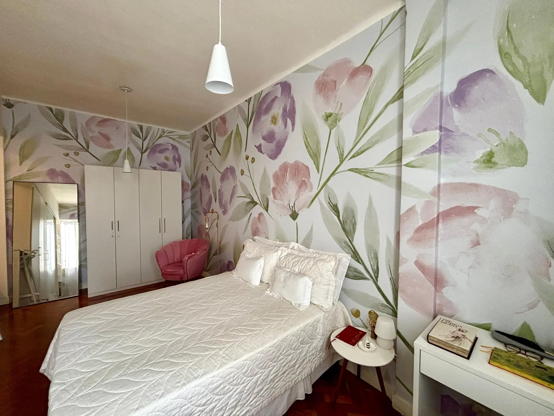 Furnished 1-bedroom apartment with open-plan gas kitchen — photo 6