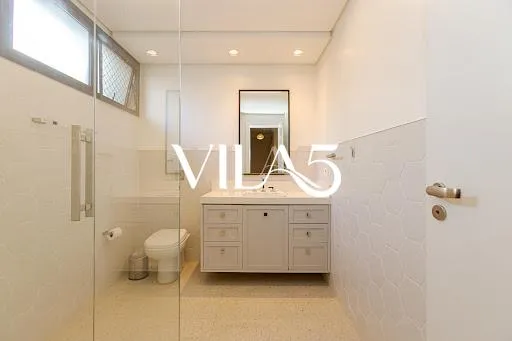 3-bedroom house with a bathtub in Curitiba — photo 47