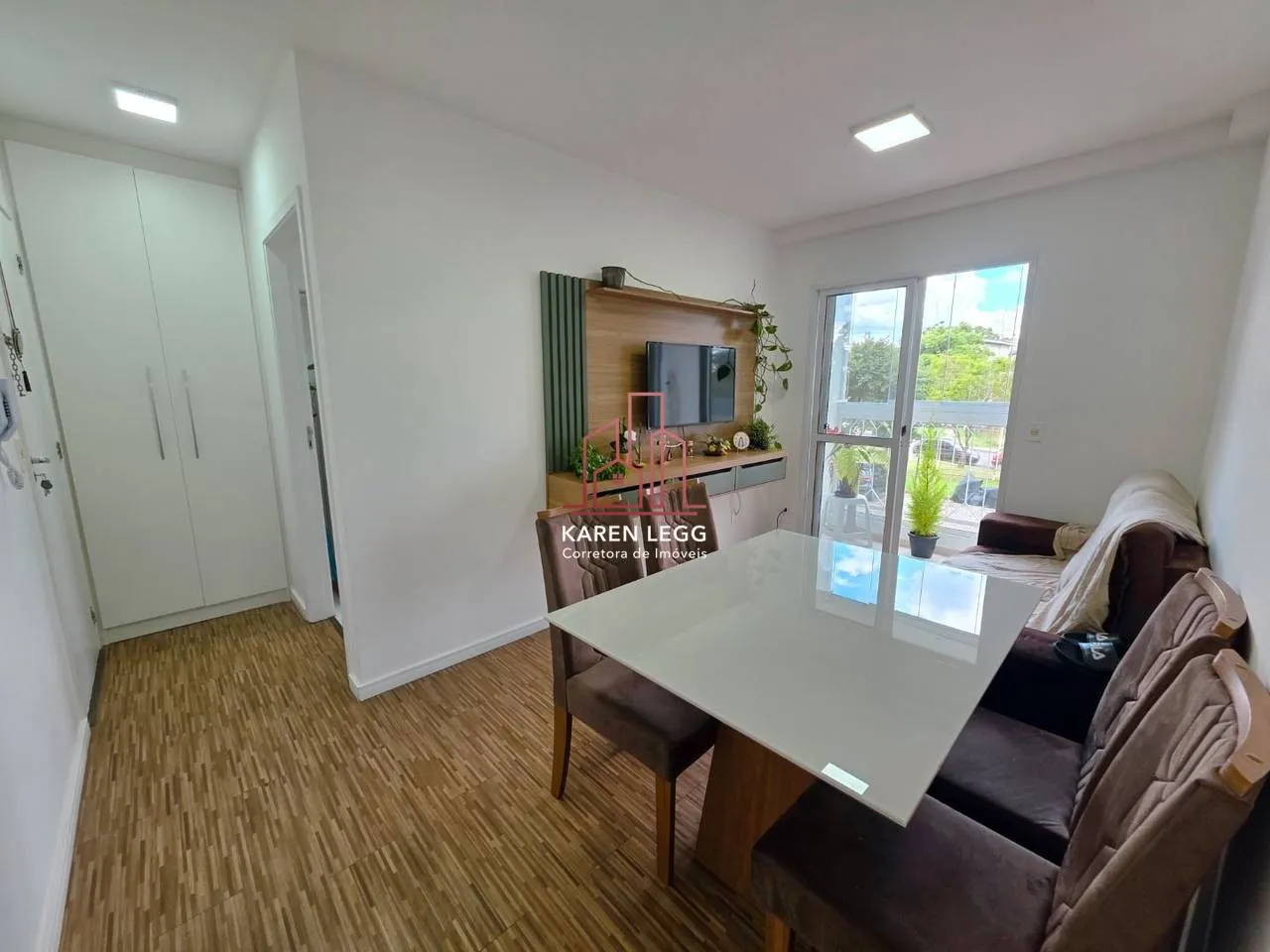 Apartment on the 2nd floor with a glass-enclosed balcony