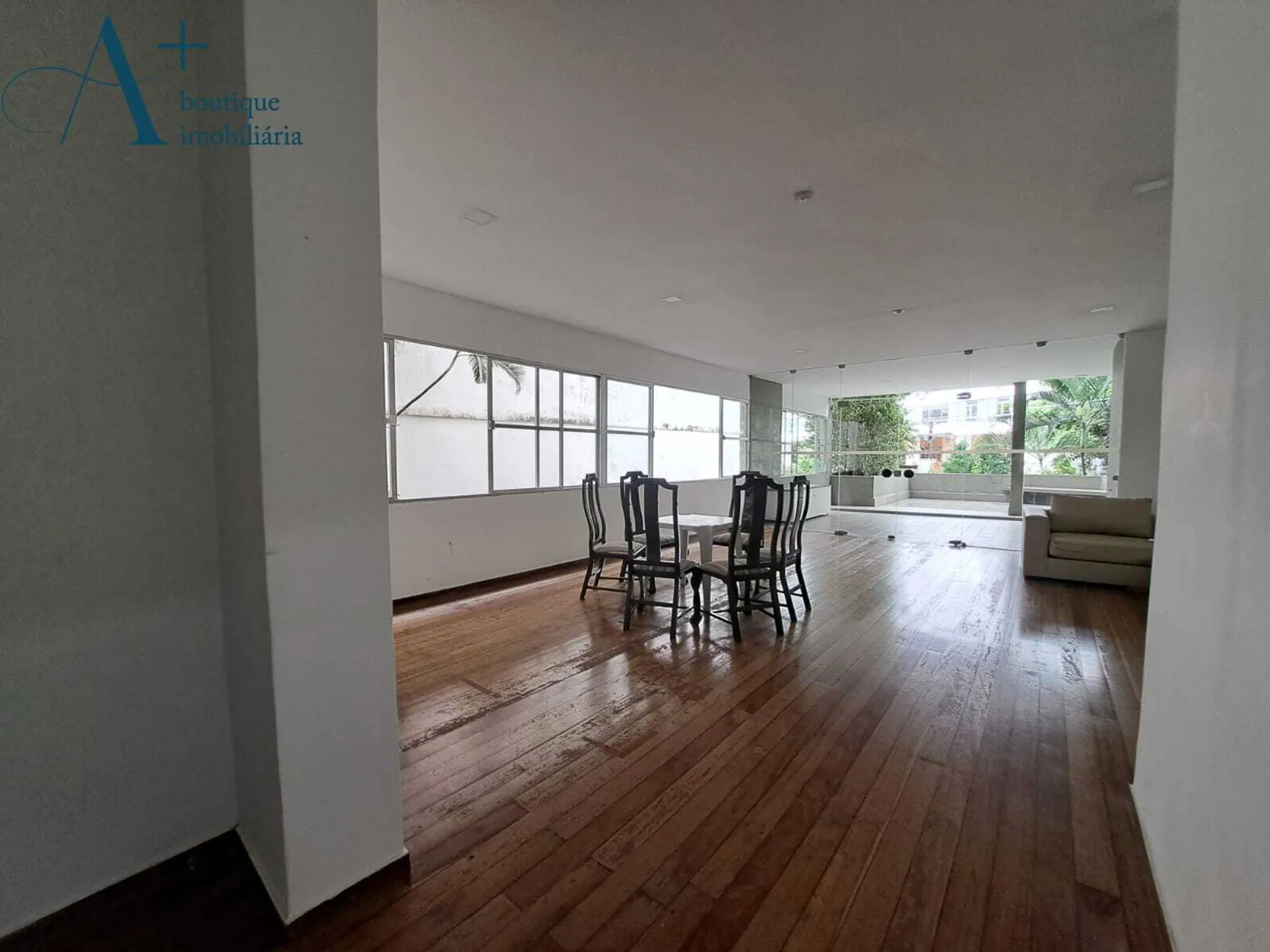 Apartamento de 160 m² con 4 dormitorios y pisos de madera — photo 28