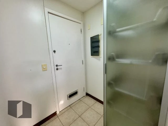 Квартира з 4 спальнями, у будинку є басейн — photo 18