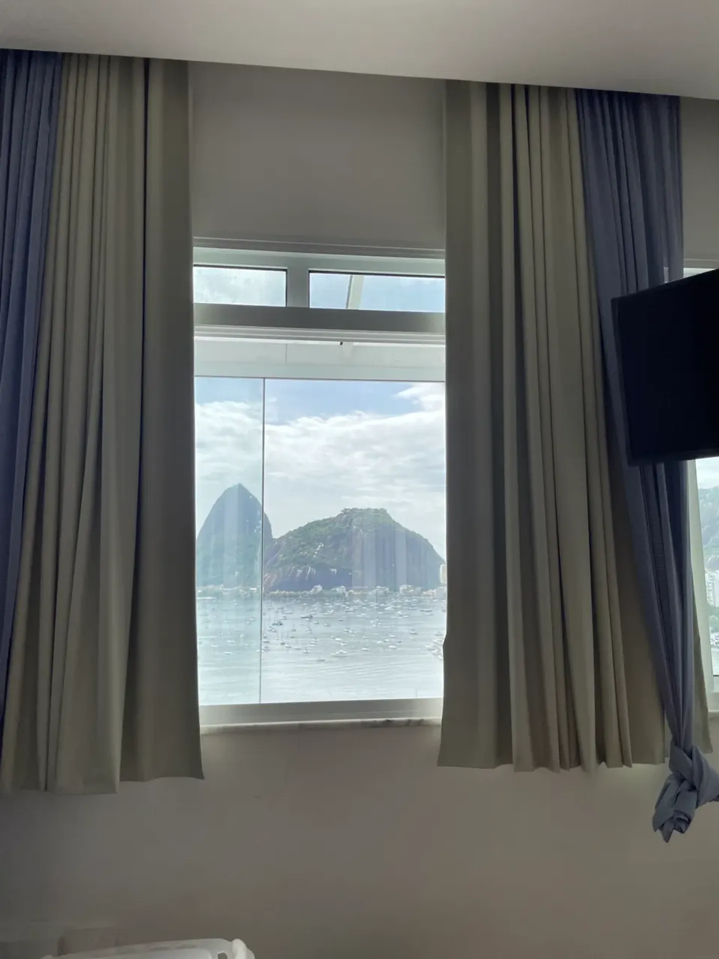 Glass-enclosed balcony in a 2-bedroom apartment, 80 m² — photo 13