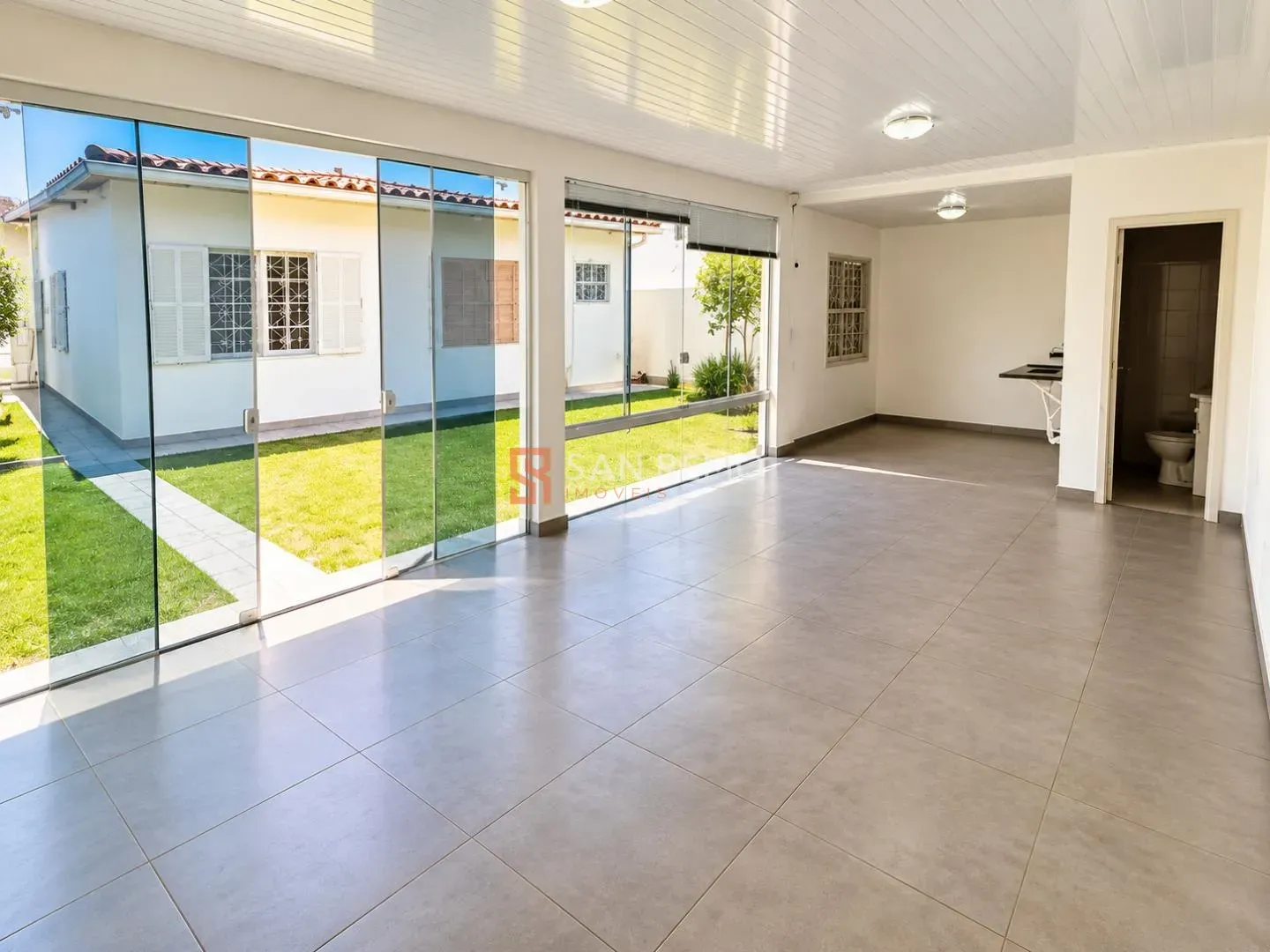 5-bedroom house with a garden — photo 3