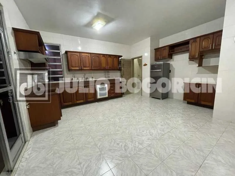 Жилая квартира с 3 спальнями, 3 ванными и застекленным балконом — photo 14