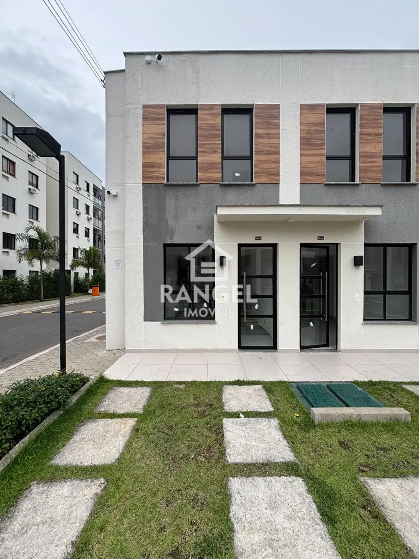 House with a private garden and a separate kitchen — photo 18