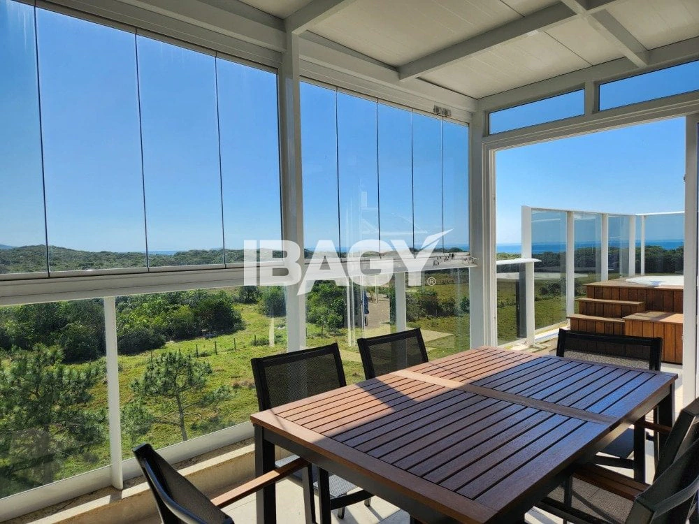 Furnished apartment with 2 suites and 190 m²