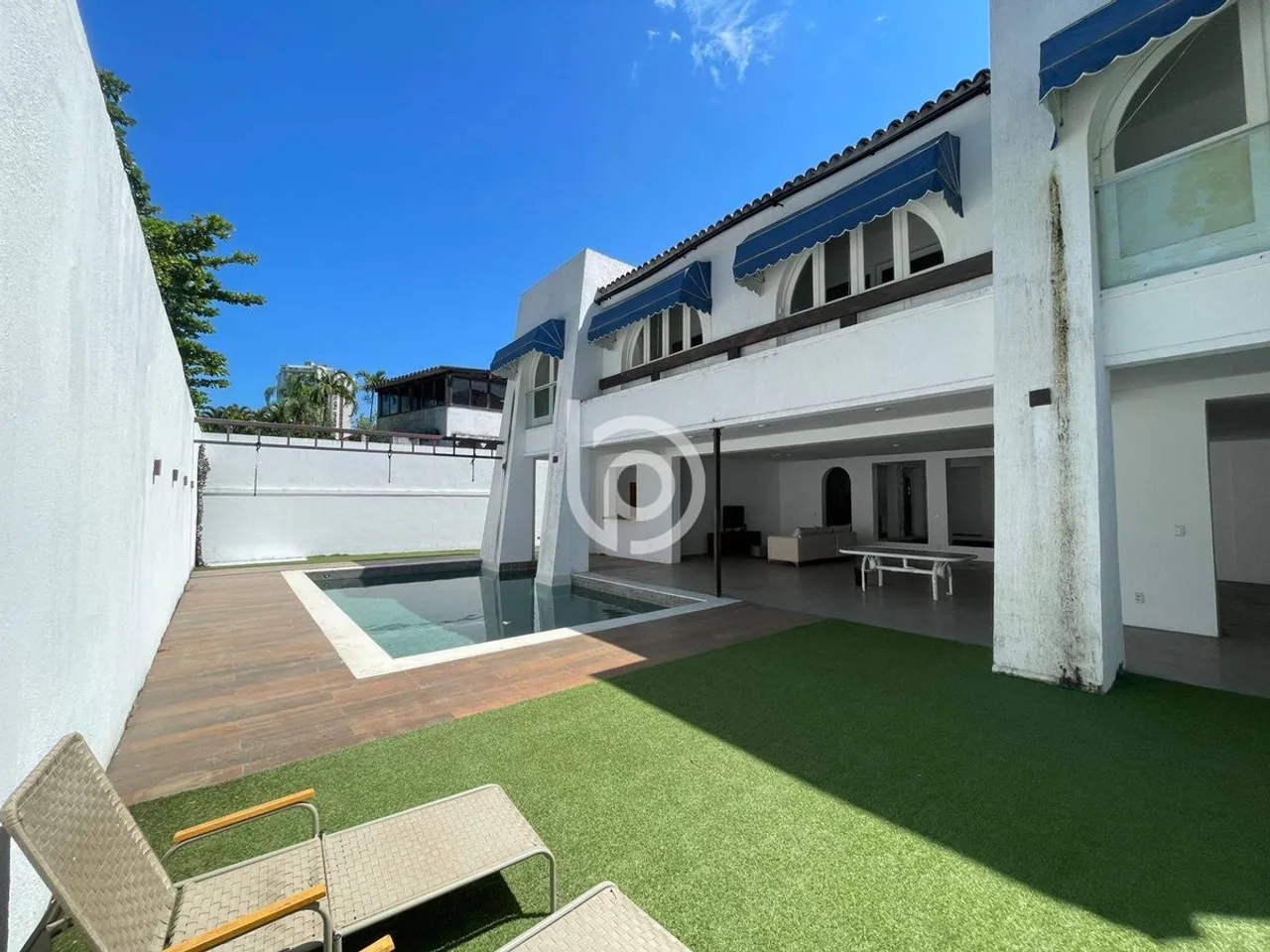 Furnished house with balcony sink and 4 bedrooms — photo 5