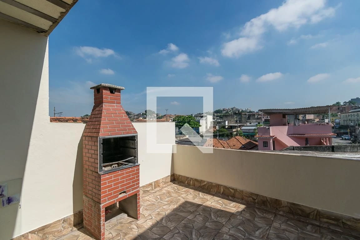 Balcony with a grill in a 3-bedroom apartment, 80 m² — photo 4