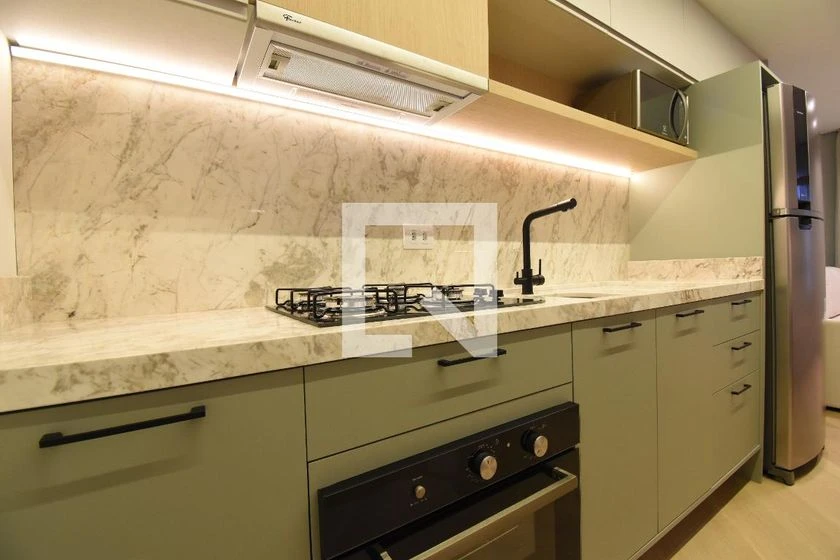 Furnished 1-bedroom apartment with open-plan gas kitchen — photo 9