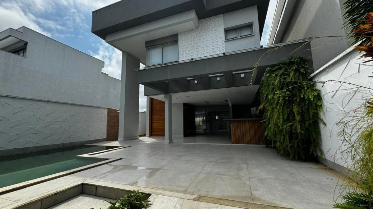 Condominium house with 3 en-suite bedrooms and 300 m² — photo 11