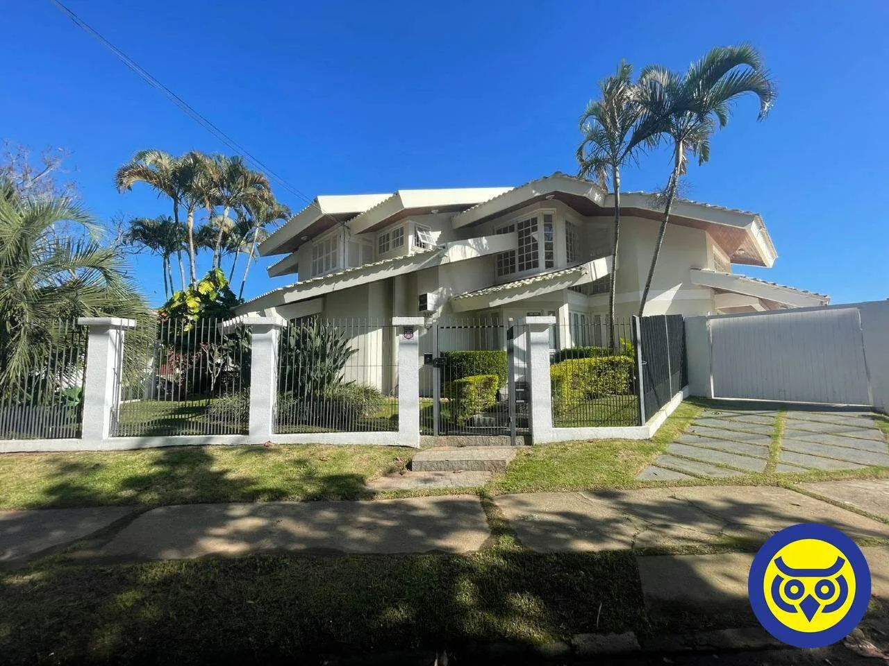 222 m² house with a bathtub and a dishwasher