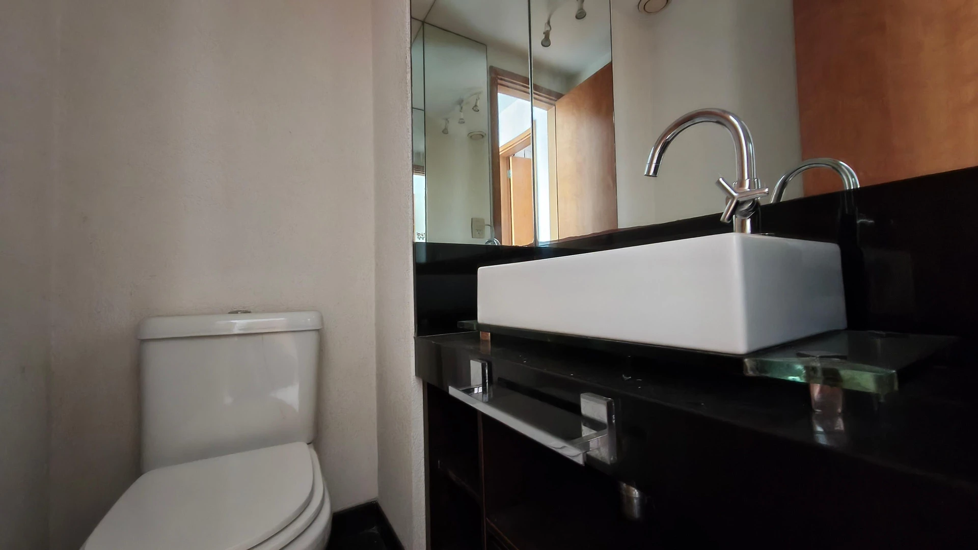 Apartamento com 3 suítes e fogão a gás na cozinha — photo 10
