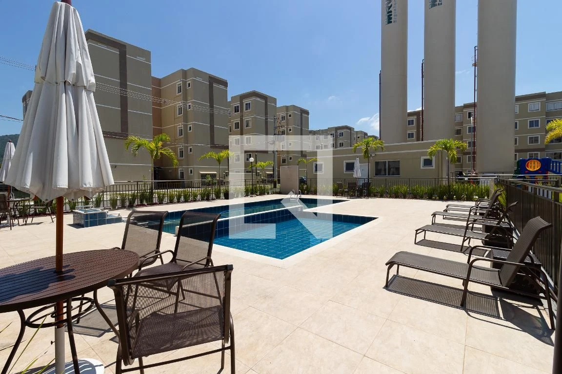 Apartamento de 2 quartos em condomínio com piscina — photo 3