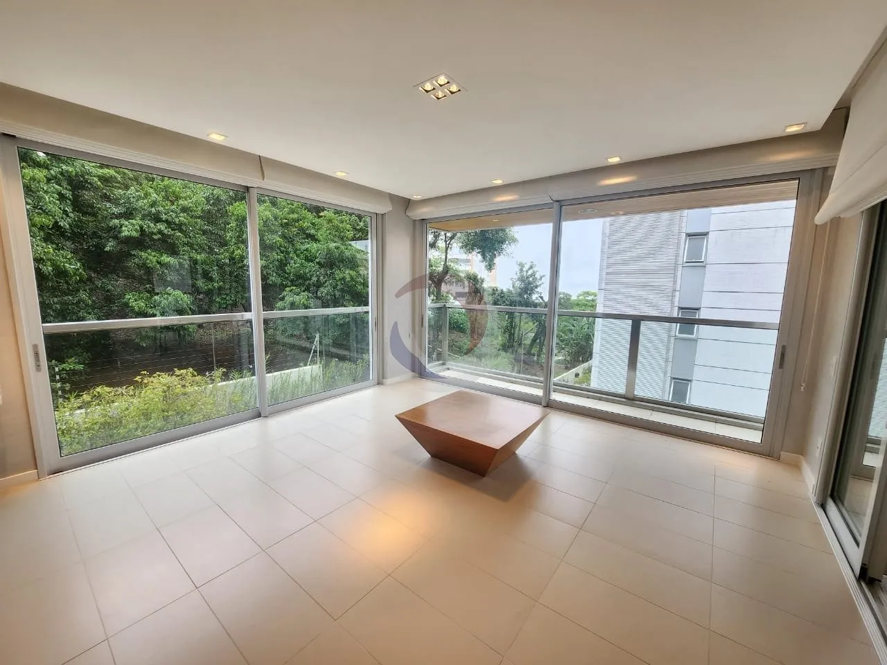 Furnished apartment, 237 m², with floor-to-ceiling windows — photo 6