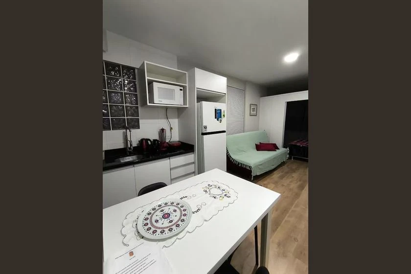Furnished 1-bedroom apartment with an en-suite — photo 4