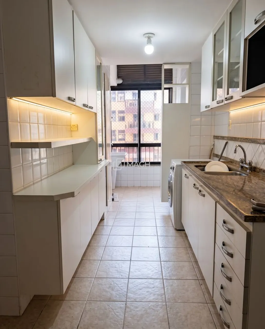 Unfurnished 4-bedroom apartment with 2 parking spots — photo 5