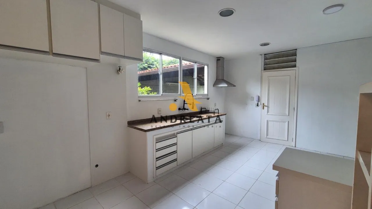 Unfurnished house with 5 bedrooms and 647 m² balcony — photo 49