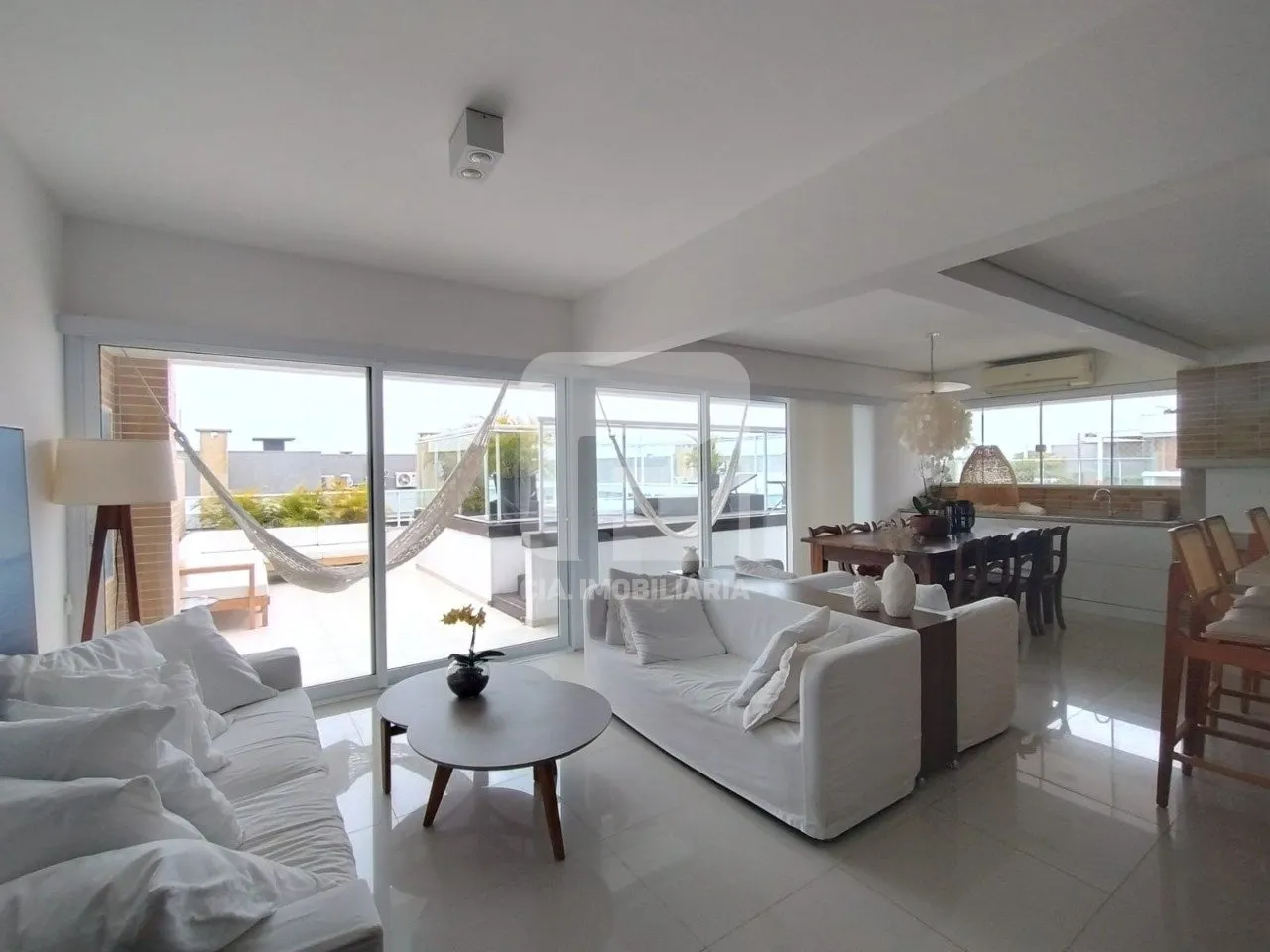 Furnished 3-bedroom duplex with 230 m²