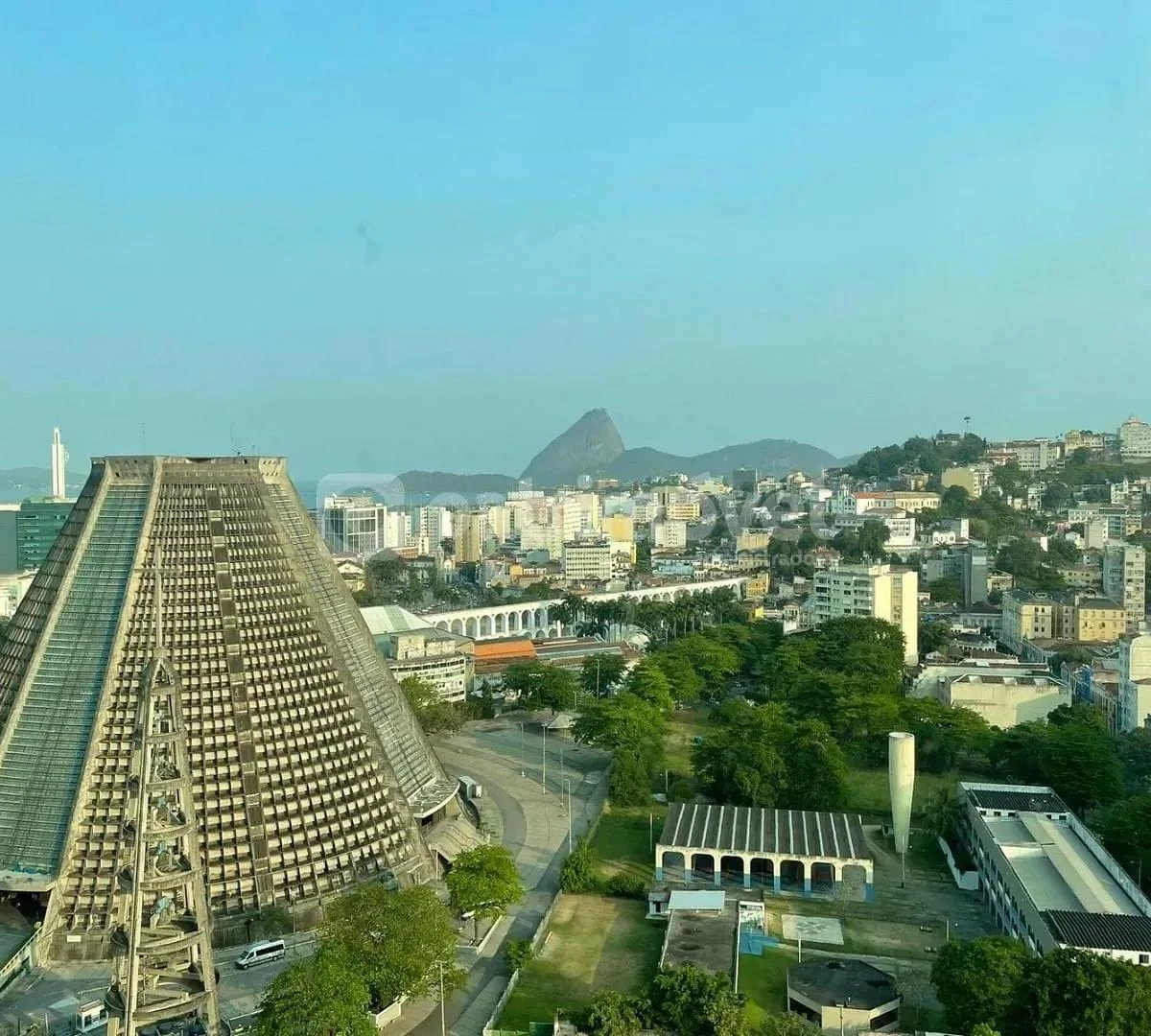 Apartamento de 957 m² com janelas do chão ao teto e vista — photo 4