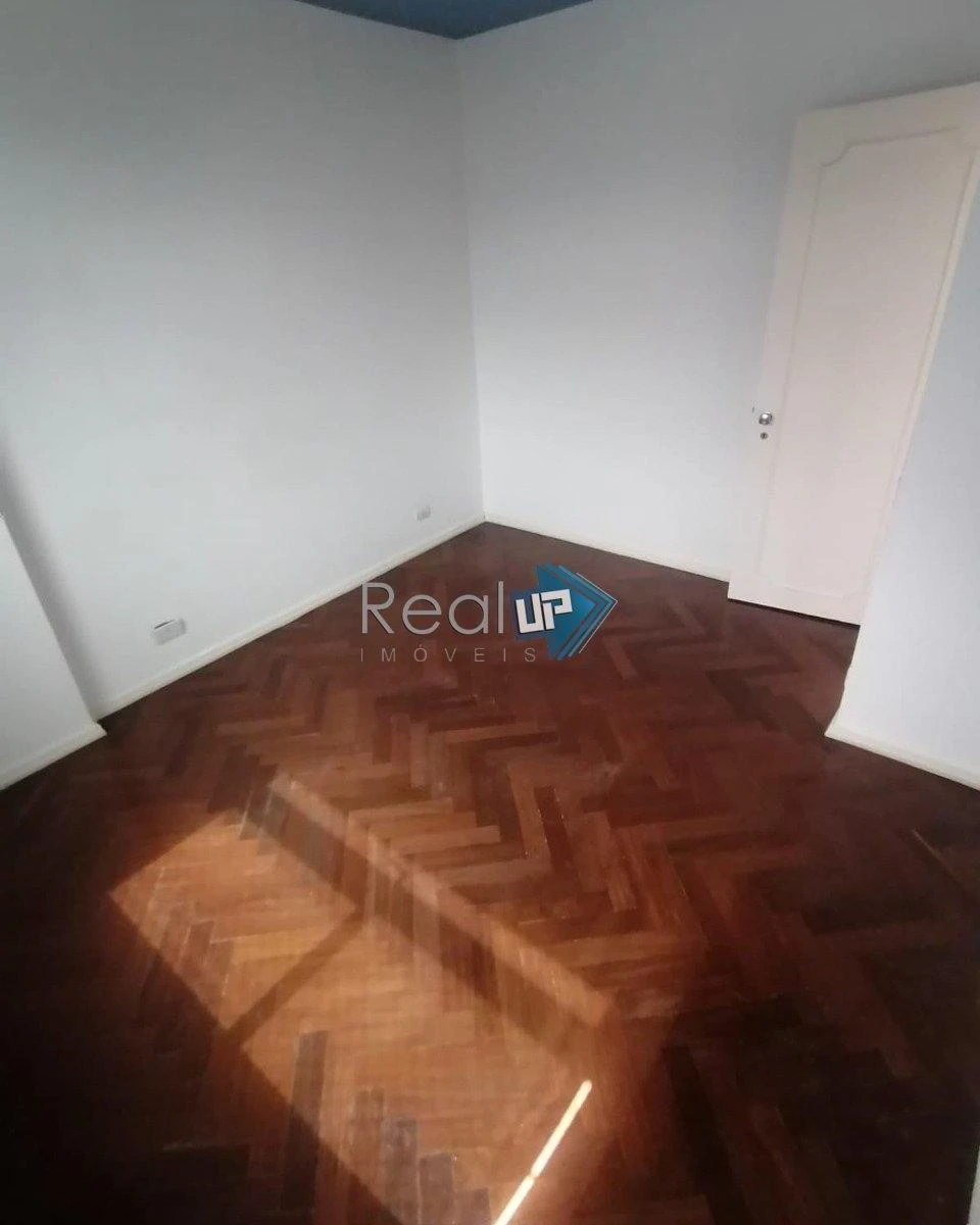 2-bedroom apartment with a mountain view in Rio de Janeiro — photo 8