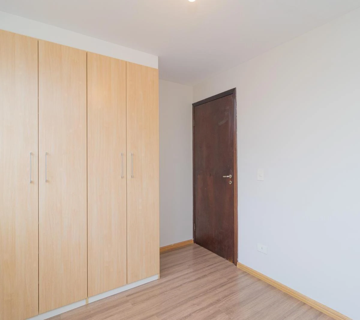 180 m² house with a home office and a bathtub — photo 24