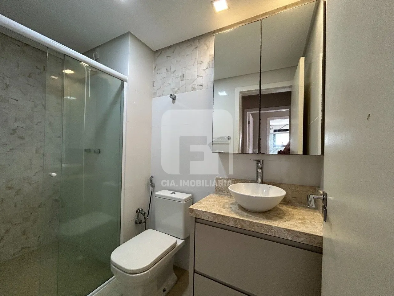 Furnished 3-bedroom apartment with 101 m² and balcony — photo 5