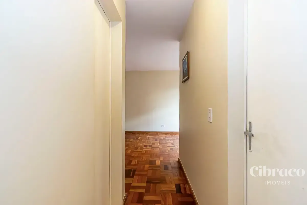 Apartamento de aluguel com 2 quartos e piso de madeira — photo 23