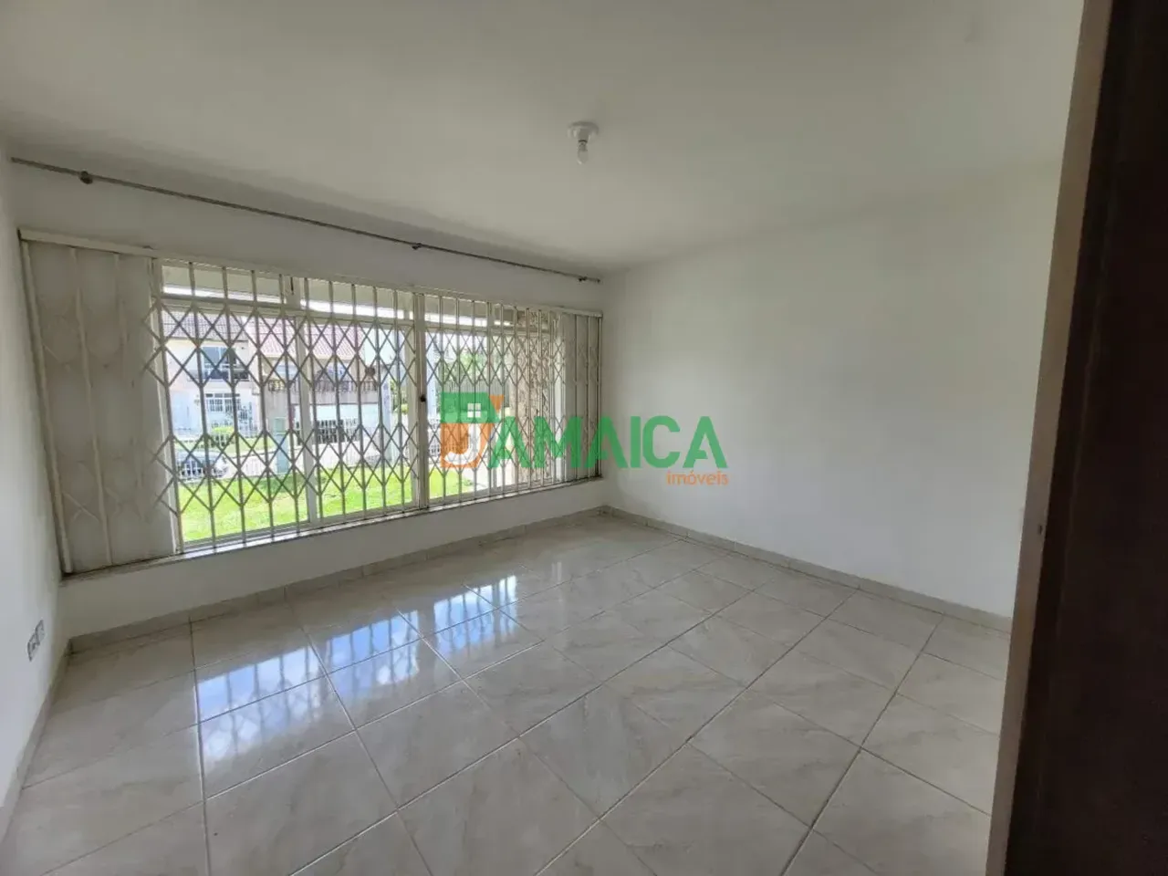House with 3 bedrooms and 1 bathroom, 230 m²
