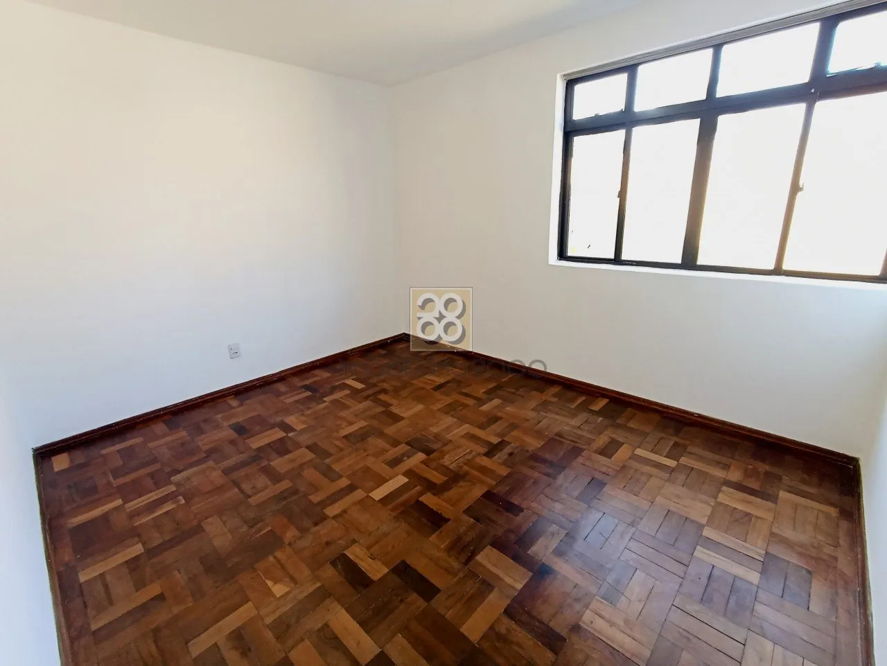 Wood or laminate floors in a 3-bedroom apartment, 60 m² — photo 3